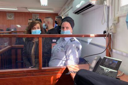 La trabajadora humanitaria española Juana Ruiz llega al tribunal militar israelí de la prisión de Ofer, el pasado noviembre.
