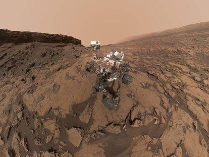El robot de la NASA Curiosity se hace un selfie de 60 imágenes.