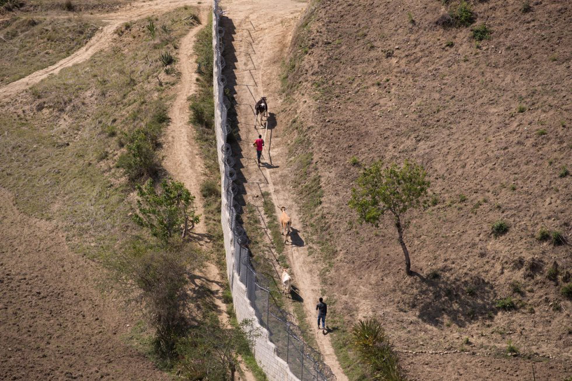 El Muro Que Separa A República Dominicana De Haití Fotos Sociedad El PaÍs 6768