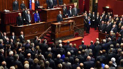 El president, François Hollande, l'Assemblea Nacional i el Senat de França entonen 'La Marsellesa' després del discurs del president.