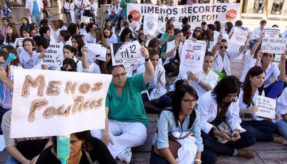 Protesta de médicos este martes en el centro de Málaga.