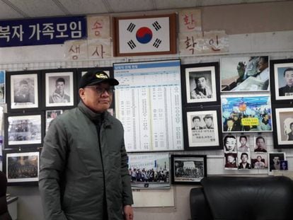 Choi Sung-yong, presidente de la Unión de Familias de Secuestrados, durante la entrevista en su despacho en Seúl.