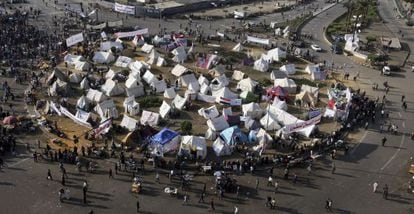 Manifestantes egipcios acampan en la plaza Tahrir de El Cairo