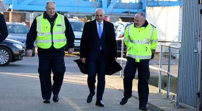 El ministro de Interior de Reino Unido, Sajid Javid, visita la Patrulla de Fronteras de Dover este miércoles.