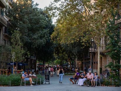La calle de Consell de Cent, en el Eixample de Barcelona, este jueves por la tarde.