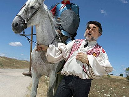 Los muñecos de José Luis Rodríguez Zapatero (sobre el caballo) y Pedro Solbes, en <i>Don Quijote del guiñol.</i>