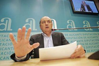 José Joaquín Ripoll, en la rueda de prensa que ofreció ayer tras comparecer  ante el juez .