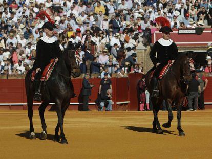 Paseíllo en la plaza de la Maestranza de Sevilla.