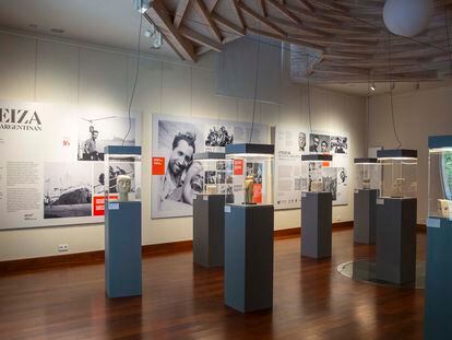 Muestra de las obras que se atribuyen a Jorge Oteiza en el Museo Diocesano de San Sebastián.