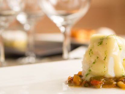 Bacalao confitado con piperrada fina y pilpil.