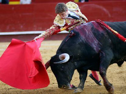 El Juli, en un momento de la faena a su primer toro.