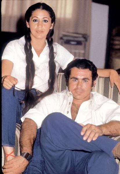 Isabel Pantoja y Francisco Rivera Paquirri, en una de las imágenes indéditas del libro 'Superviviente Pantoja'.