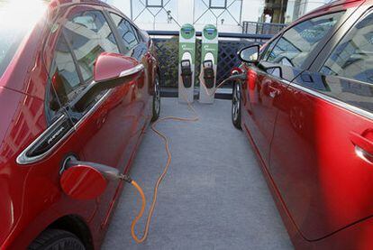 Presentación en España del Opel Ampera, un eléctrico con un motor convencional de respaldo.