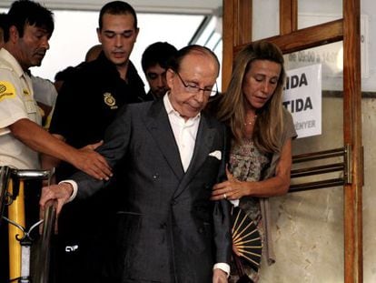 El empresario Jos&eacute; Mar&iacute;a Ruiz-Mateos, asistiendo a un juicio en Palma de Mallorca junto a su hija Bego&ntilde;a.