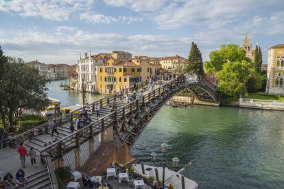 El puente de la Academia (en la foto), sobre el Gran Canal de Venecia, y la famosa plaza de San Marcos acaparan la mayoría de las instantáneas en la ciudad de los canales, sexta en la clasificación de Sightsmap, cuyos 10 primeros puestos ocupan, en su mayoría, metrópolis europeas.