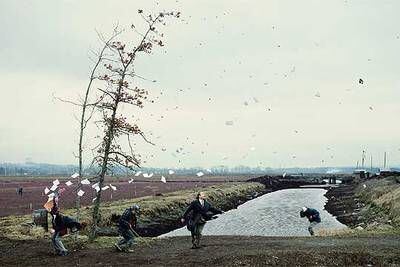 'A Sudden Gust of Wind (after Hokusai)' (1993), de Jeff Wall.