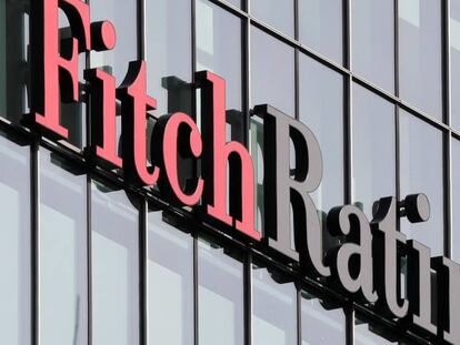 Fitch avisa a EE UU de una posible rebaja de su rating por el “deterioro fiscal significativo”