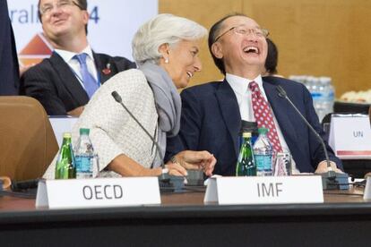 El president del Banc Mundial Jim Yong Kim (a la dreta) i la directora gerent de el Fons Monetari Internacional (FMI), Christine Lagarde