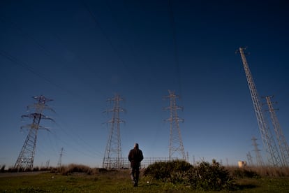 Tendido eléctrico a las afueras de Sevilla