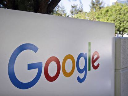 El logo de Google sigue en su sede central, a pesar del cambio de nombre.