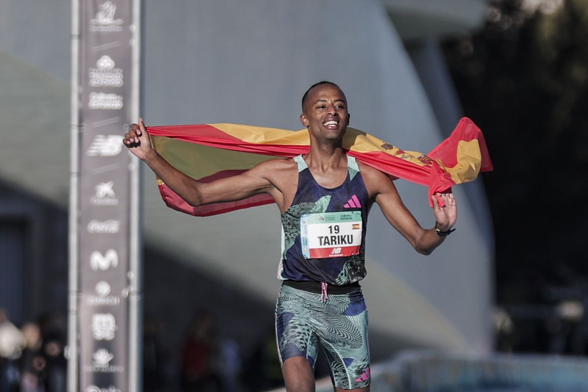 Récords españoles de Tariku Novales y Majida Maayouf en un rápido maratón de Valencia | Deportes