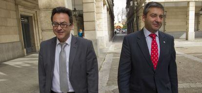 Los fiscales Manuel Fern&aacute;ndez (izquierda) y Juan Enrique Egocheaga. 