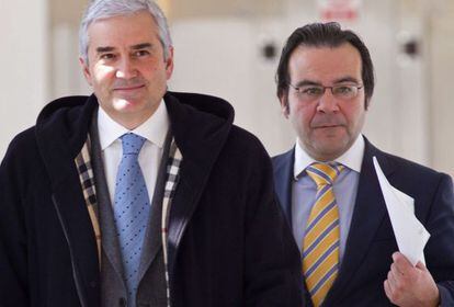 Fernando Blanco, con su abogado, en los juzgados de Lugo en 2012.