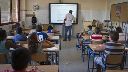 Alumnos en un centro público de Sevilla.