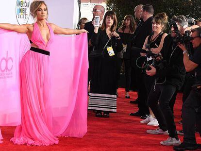 Jennifer Lopez, a su llegada a los American Music Awards celebrados en Los Angeles, California, el 9 de octubre.