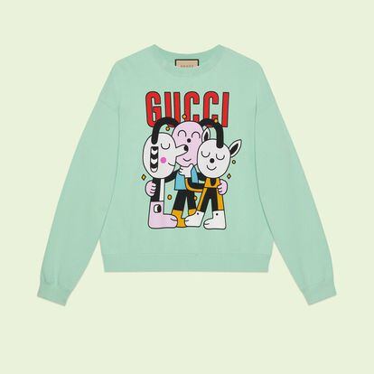 Esta sudadera de la colección Love Parade de Gucci con ilustraciones del artista Pablo Delcielo se posicionará como una de tus prendas favoritas.