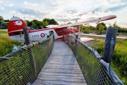 La avioneta del pequeño príncipe en el parque temático Petit Prince, en Francia.