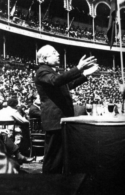 Manuel Azaña, pronunciando un discurso como presidente de la II República.