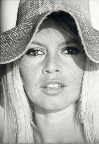 Brigitte Bardot, playa y eyeliner.
