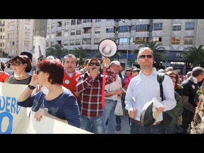 Sonora protesta de los vecinos de Albatera contra el vertedero