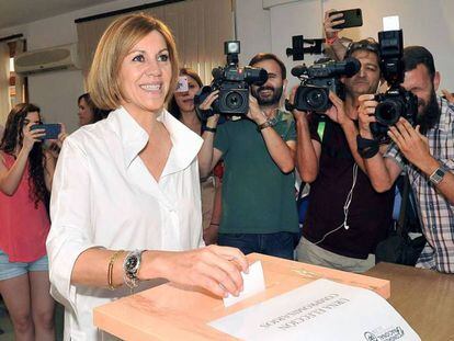 Cospedal, candidata a la presidencia del PP, vota en Albacete. En vídeo, llegada de los candidatos a la sede nacional.