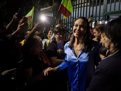 María Corina Machado celebra junto a aliados los resultados de las elecciones primarias, en Caracas.