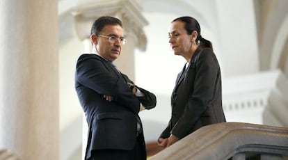 El consejero de Justicia, Castellano, con la presidenta del Tribunal Superior valenciano, De la Oliva, en una imagen de archivo.