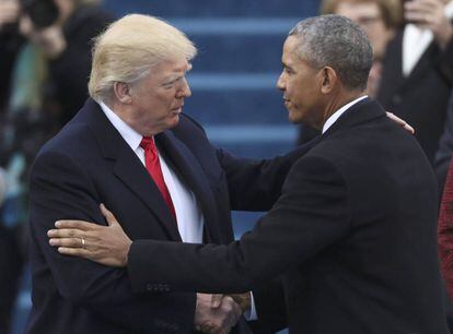 Donald Trump saluda a Barack Obama minutos antes de su toma de posesión.