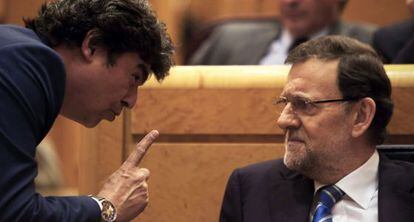 Jorge Morgas conversa amb Mariano Rajoy.