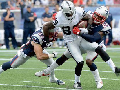 Un partido entre los Raiders y Patriots de temporada regular.