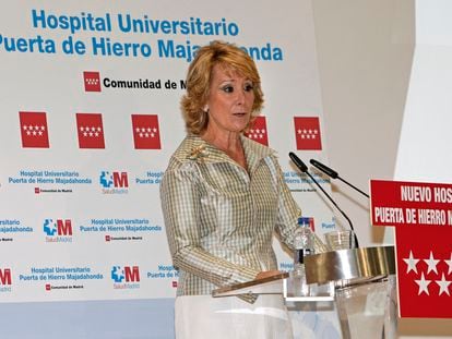 La presidenta de la Comunidad de Madrid, Esperanza Aguirre, pronuncia unas palabras en el acto de inauguración del hospital universitario Puerta de Hierro, en septiembre de 2008.