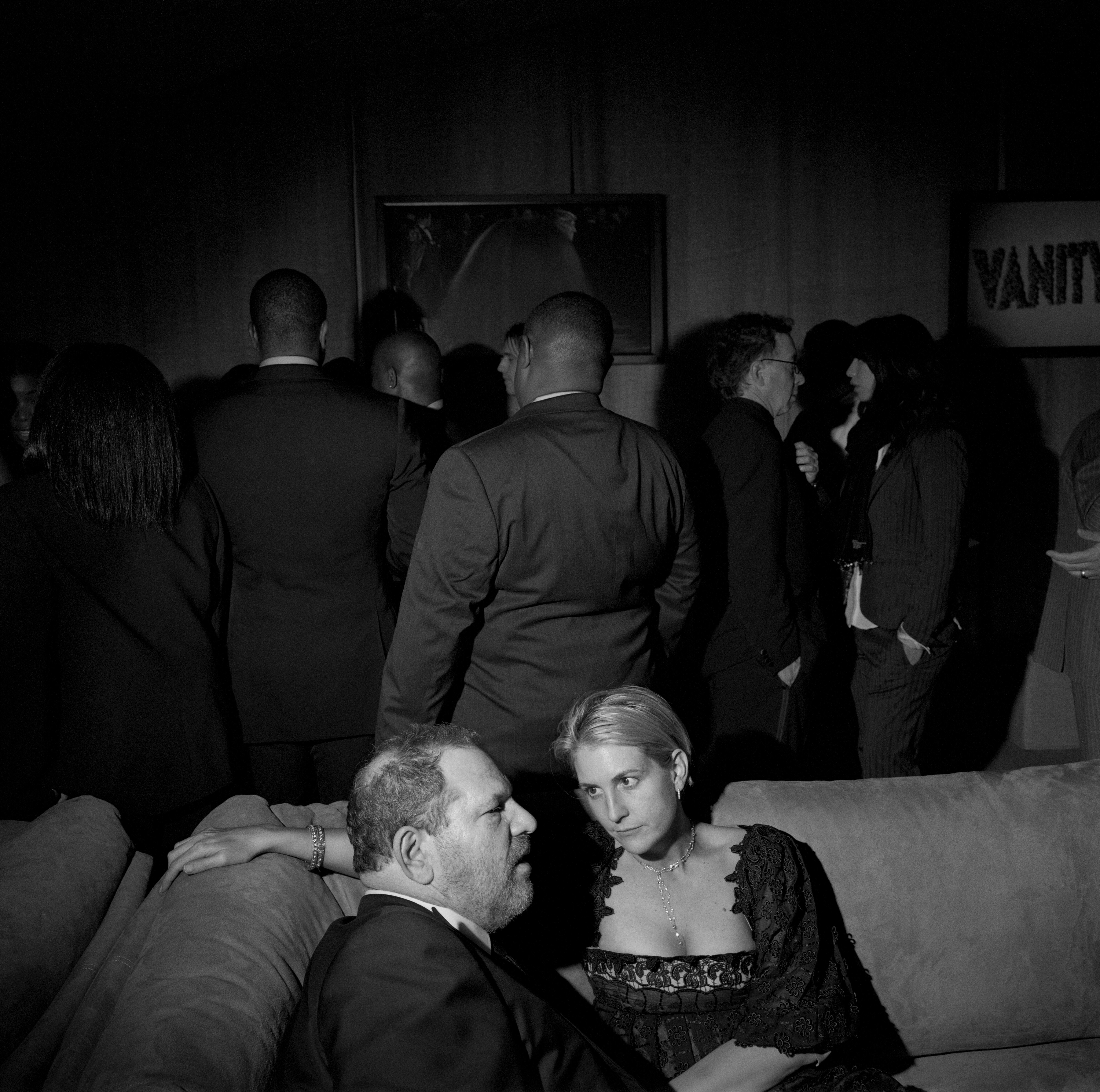 Harvey Weinstein en la fiesta de los Oscar, en Los Ángeles (California), marzo de 2006. De la serie' The Vanities', de Larry Fink.
