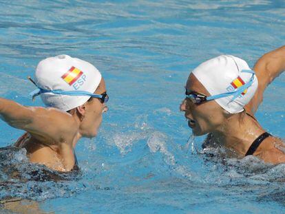 Las nadadoras Carbonell, derecha, Mengual, durante un entrenamiento en Río.