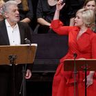 Plácido Domingo y la soprano italiana Carmen Giannattasio, acompañados por el Coro y Orquesta del Teatro Real, durante el estreno de 'Giovanna d´Arco'.