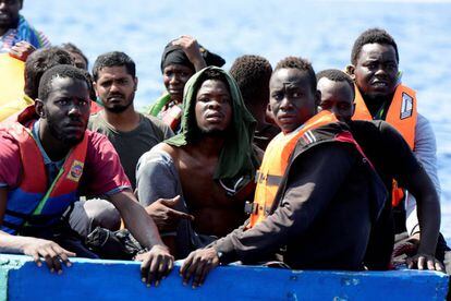 Los migrantes rescatados el viernes por el Aquarius. 