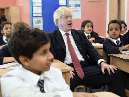 El primer ministro británico, Boris Johnson, este martes en una escuela en Londres.