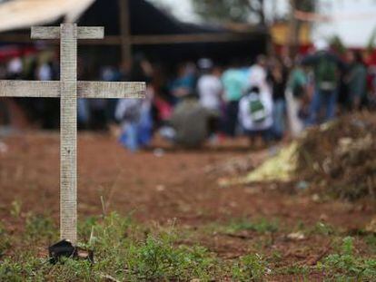 Una cruz por las víctimas de Curuguaty, en Paraguay.
