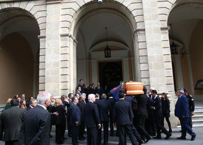 Llegada del féretro de la duquesa al Ayuntamiento de Sevilla.