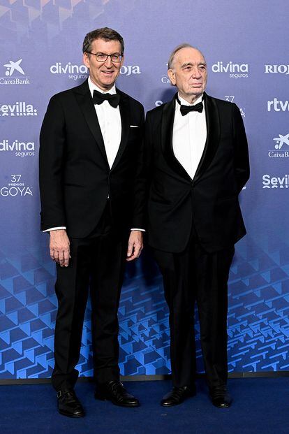 El presidente del Partido Popular, Alberto Núñez Feijóo, y Fernando Méndez-Leite, presidente de la Academia de Cine.
