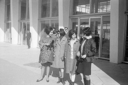 Jóvenes en Kabul en una imagen de 1967.
